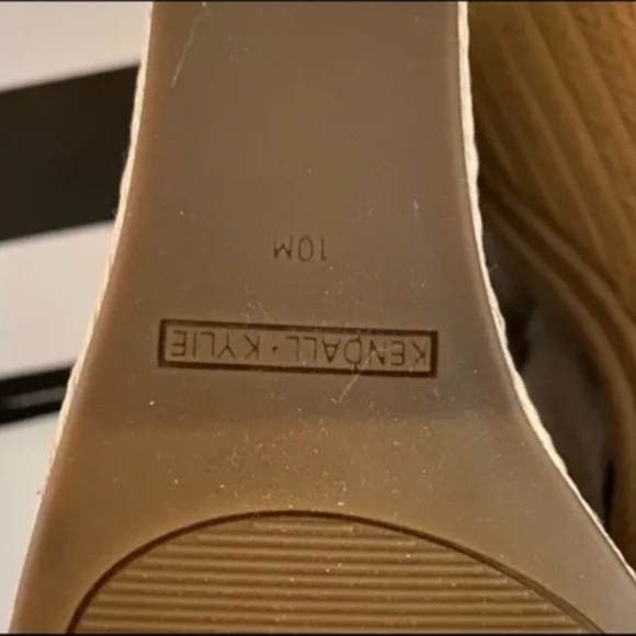 Kendall & Kylie Platforms - Picture 10 of 12